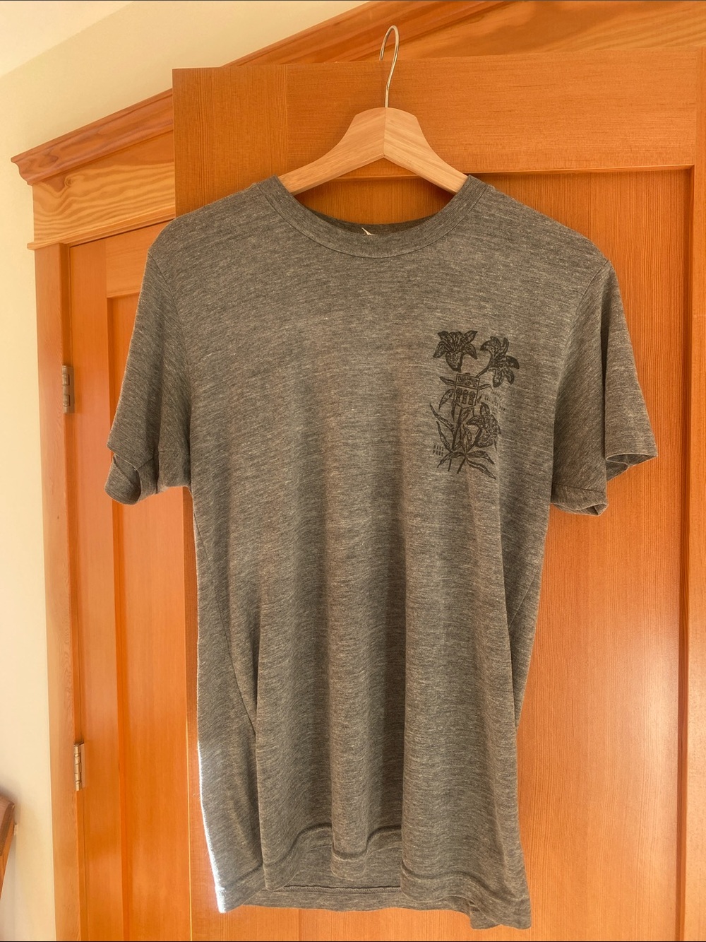 Men's Heather Gray Short-Sleeve Graphic Crewneck Tee